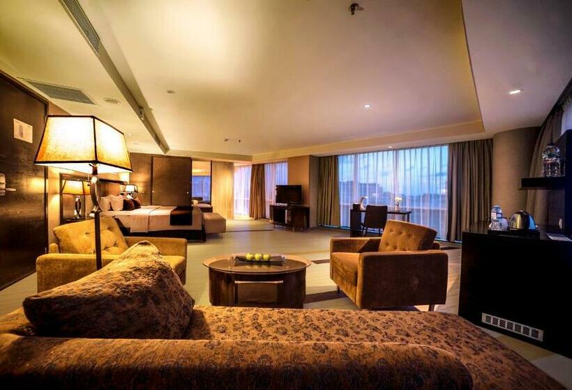 جناح جونيور, Aston Makassar Hotel & Convention Center