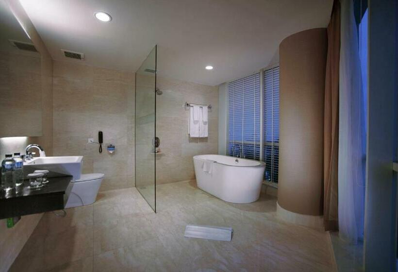 جناح جونيور, Aston Makassar Hotel & Convention Center