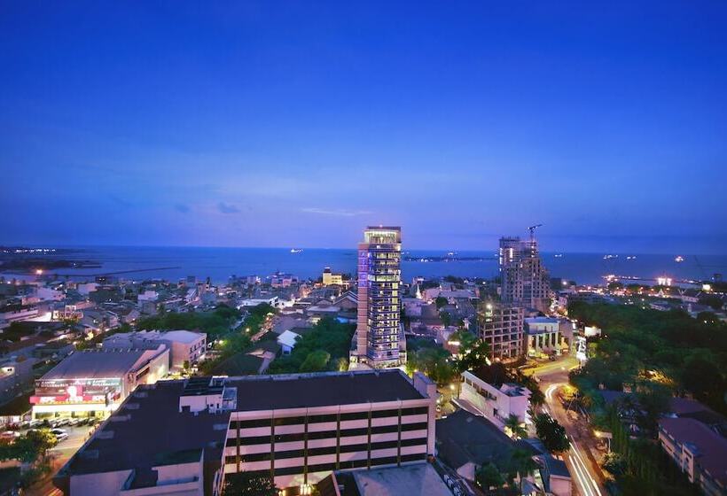 Номер Deluxe, Aston Makassar Hotel & Convention Center