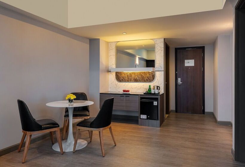 جناح إدارى, Aston Makassar Hotel & Convention Center