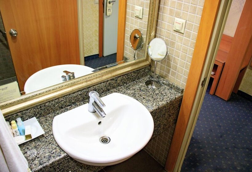 اتاق خانوادگی, Burcman