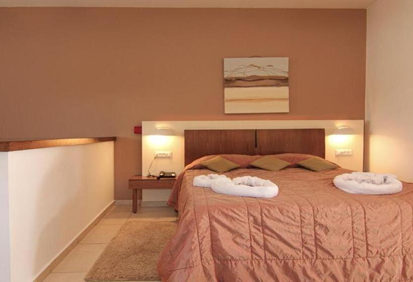 סוויטה אקזקיוטיב, Delina Mountain Resort