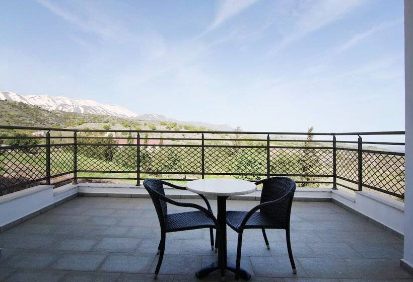 סוויטה אקזקיוטיב, Delina Mountain Resort
