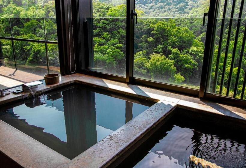 اتاق لوکس چهار تخته, Grand View Resort Beitou