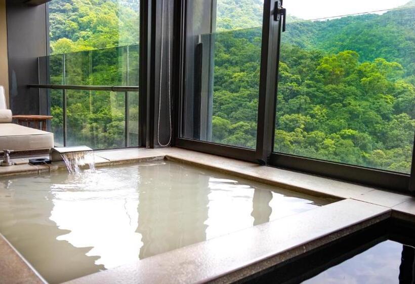 سوئیت با بالکن, Grand View Resort Beitou