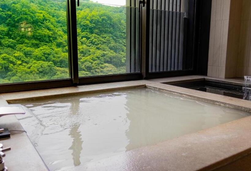 سوئیت با بالکن, Grand View Resort Beitou