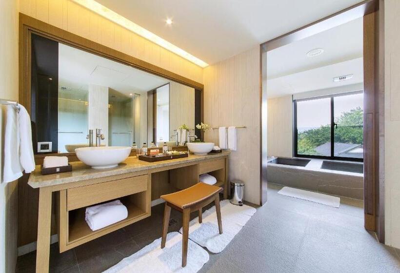 سوئیت با بالکن, Grand View Resort Beitou