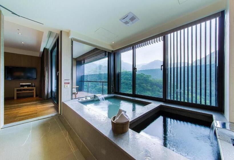 سوئیت با بالکن, Grand View Resort Beitou