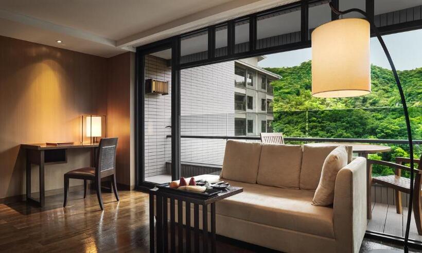 سوئیت با بالکن, Grand View Resort Beitou