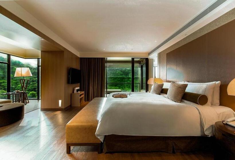 سوئیت با بالکن, Grand View Resort Beitou