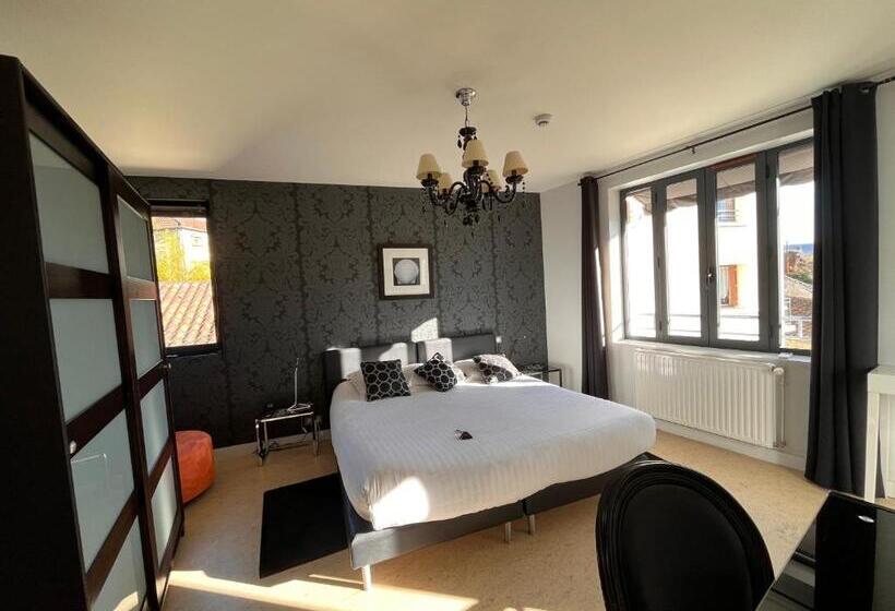 Superior Room King Size Bed, Le Vinois