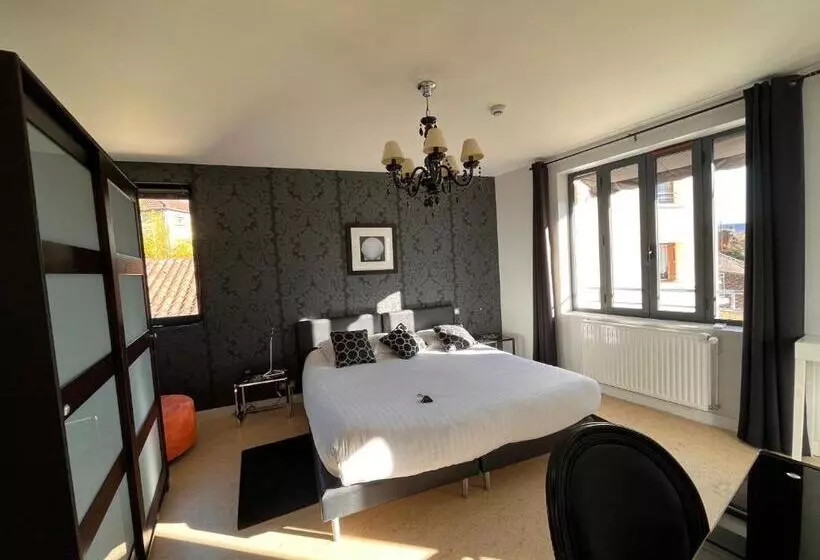 Superior Room King Size Bed, Le Vinois