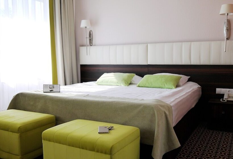 إستوديو سوبيريور, Ural