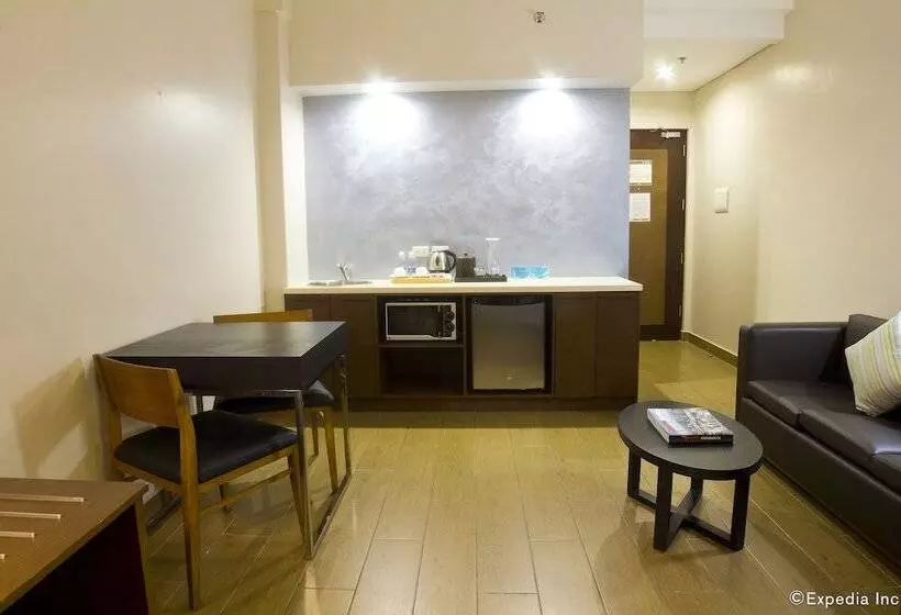 スイート, Microtel By Wyndham Acropolis