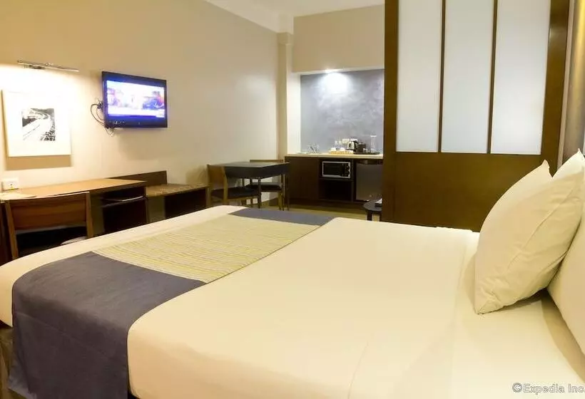 スイート, Microtel By Wyndham Acropolis