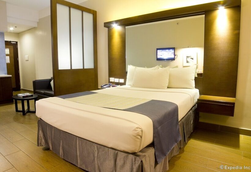 جناح, Microtel By Wyndham Acropolis