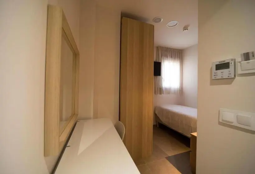اتاق استاندارد یک نفره, Hostal Martínez