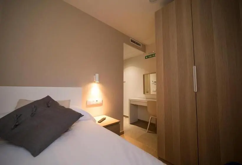 اتاق استاندارد یک نفره, Hostal Martínez