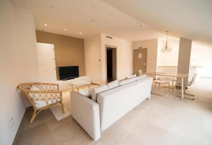 اتاق استاندارد چهار تخته, Hostal Martínez