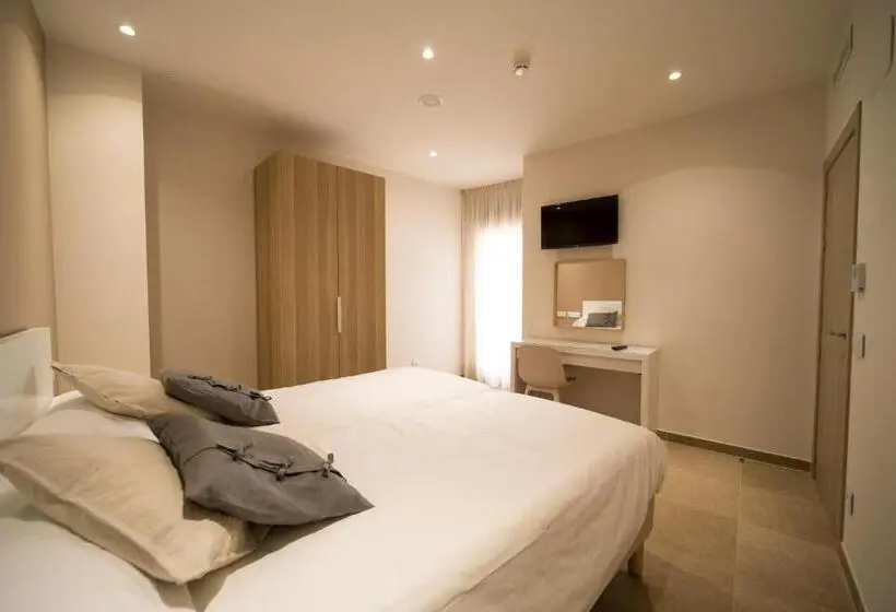 اتاق استاندارد چهار تخته, Hostal Martínez