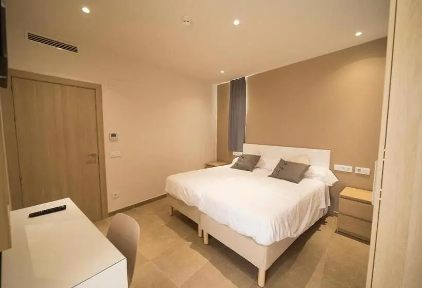 اتاق استاندارد چهار تخته, Hostal Martínez