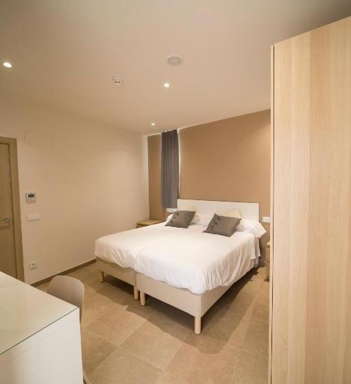 اتاق استاندارد چهار تخته, Hostal Martínez