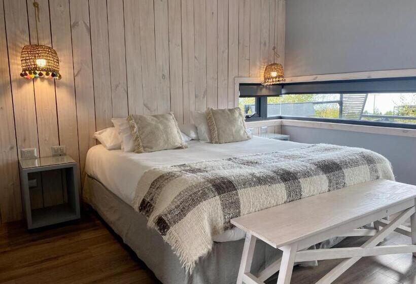 سوییت با چشم‌انداز باغ, Taka Matanzas