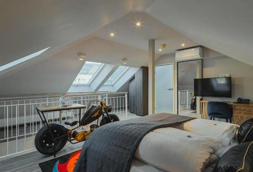 Deluxe-studio, Bs Boutique