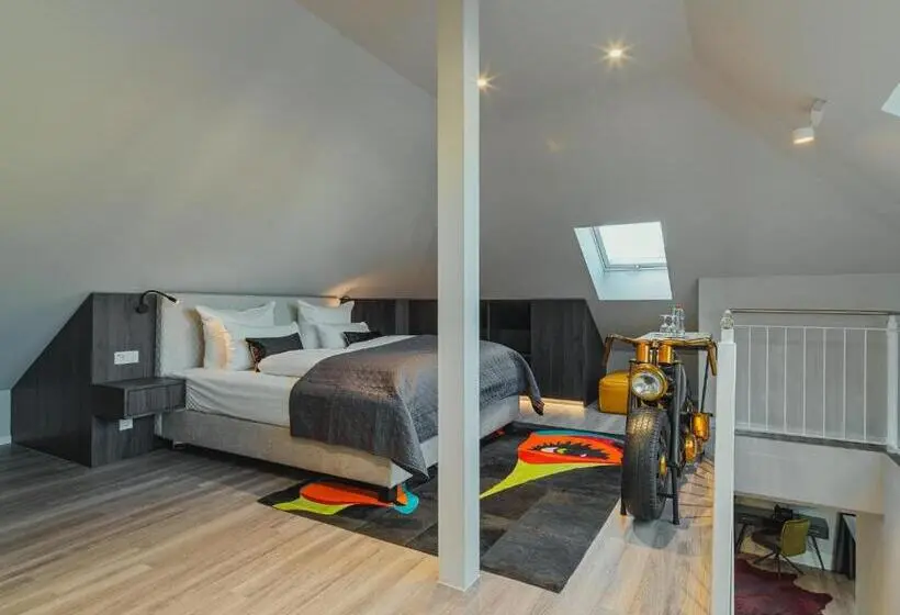 Deluxe-studio, Bs Boutique