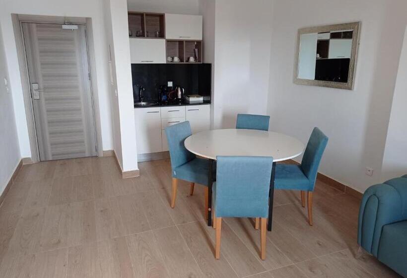 Suite Executiva, Delphin Nouadhibou