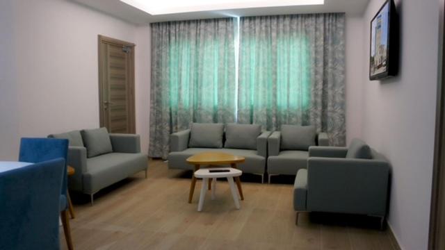 Suite Executiva, Delphin Nouadhibou