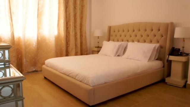 Suite, Delphin Nouadhibou