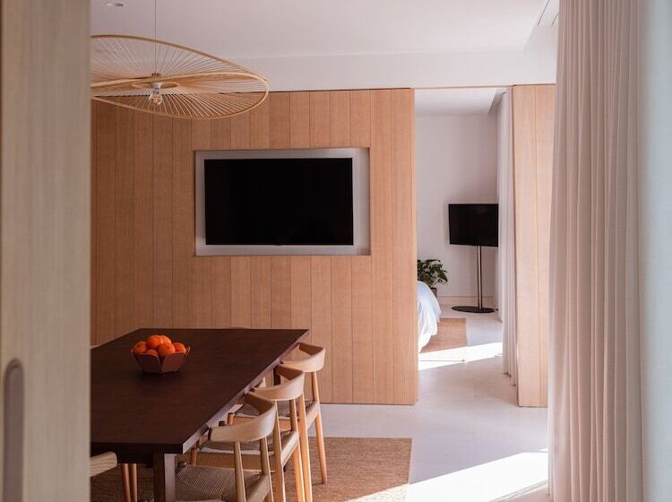 سوییت, The Standard, Ibiza