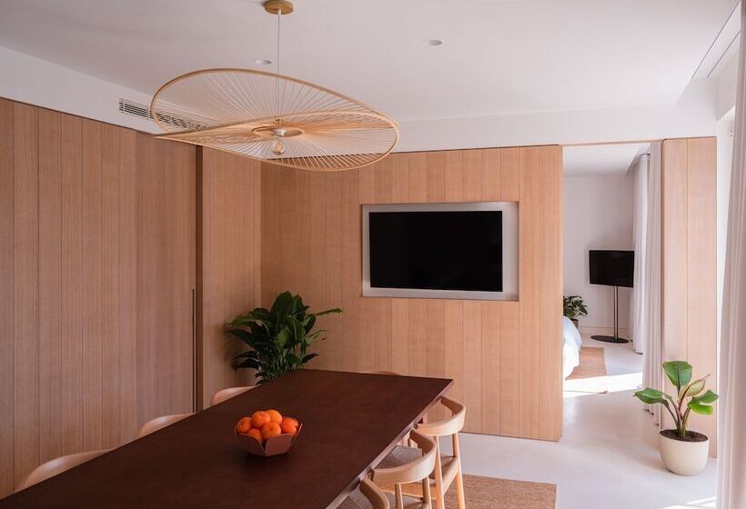 سوییت, The Standard, Ibiza