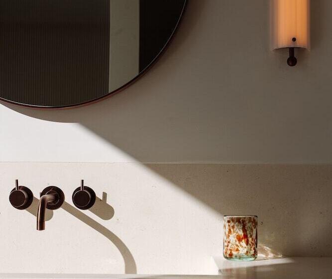 سوییت جونیور, The Standard, Ibiza