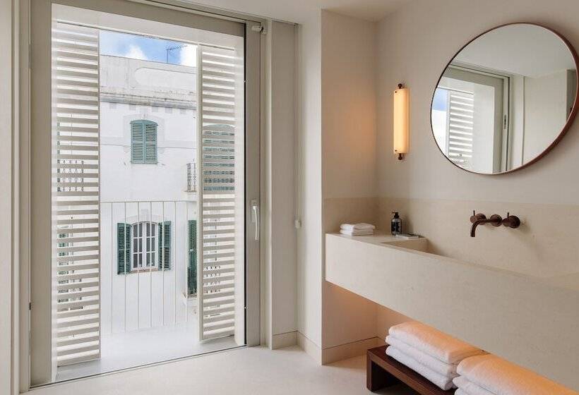 سوییت, The Standard, Ibiza