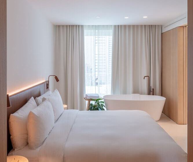 سوییت, The Standard, Ibiza