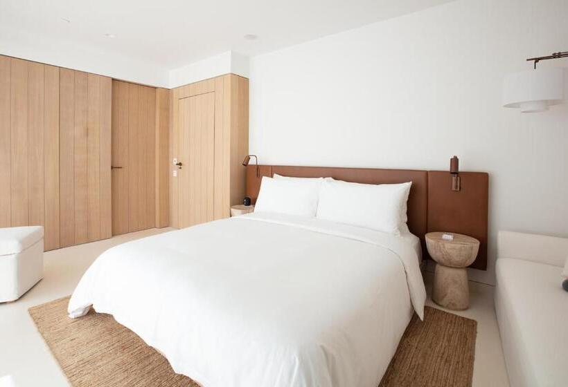 اتاق لوکس با تخت بزرگ, The Standard, Ibiza