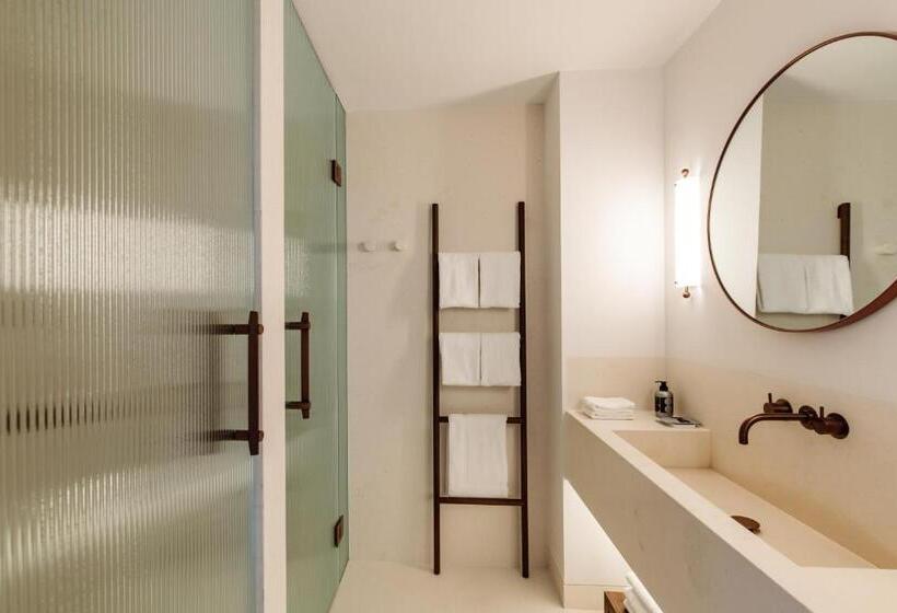 اتاق سوپریور با تخت بزرگ, The Standard, Ibiza