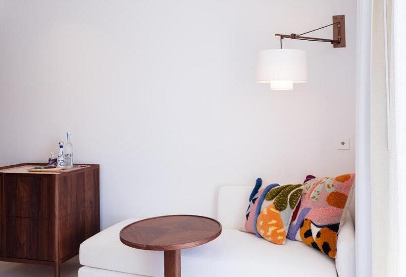 اتاق سوپریور با تخت بزرگ, The Standard, Ibiza