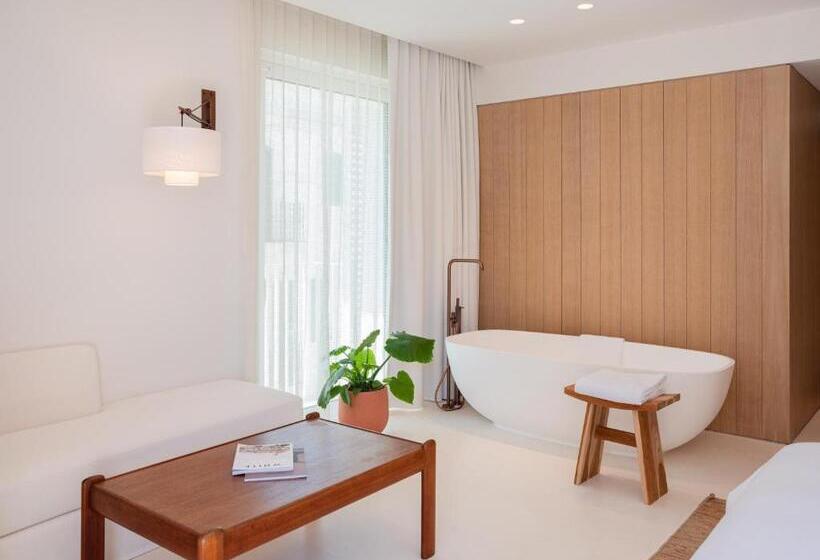 سوئیت با تخت بزرگ, The Standard, Ibiza