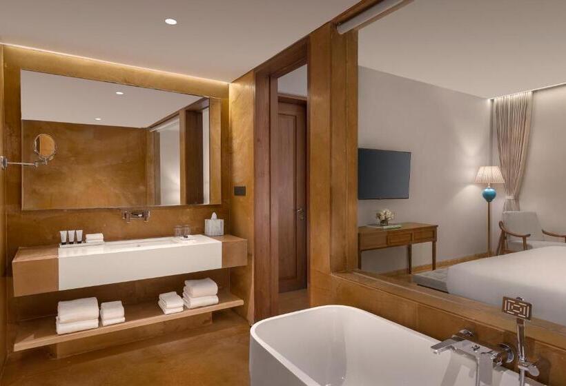 디럭스 스위트, Time Square Resort & Spa Bhuj