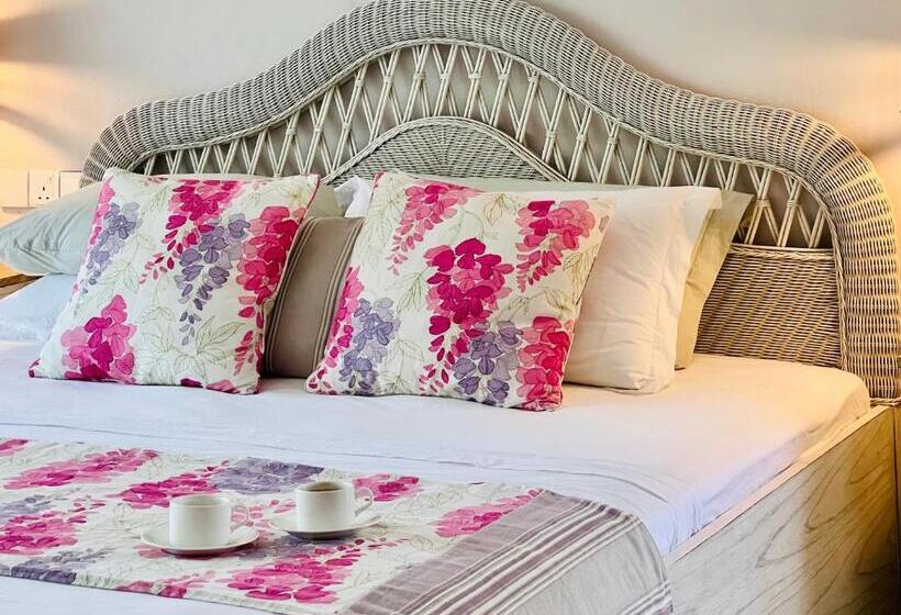 اتاق استاندارد سه تخته با بالکن, Fairytale Inn