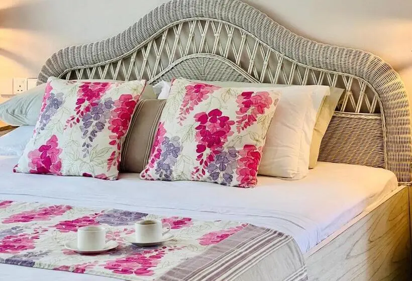 اتاق استاندارد سه تخته با بالکن, Fairytale Inn