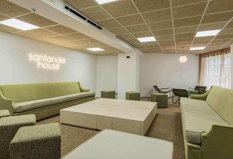 شقة 3 غرف, Micampus Santander Student Residence