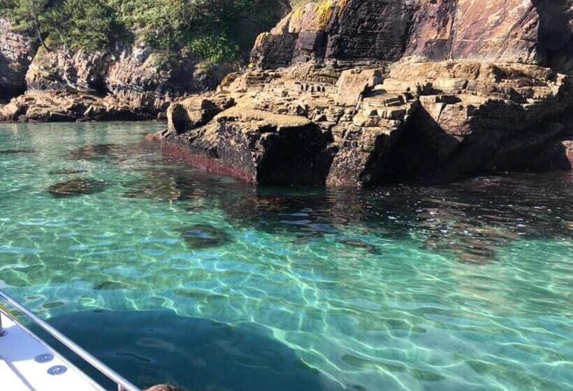 اتاق استاندارد با چشم‌انداز دریا, Nid De Pie