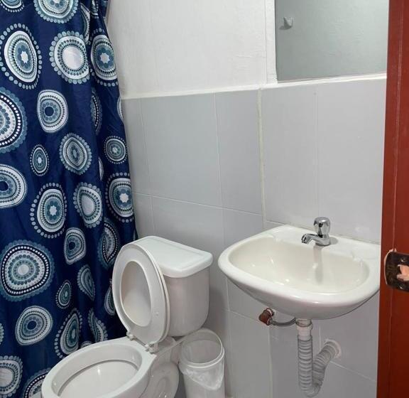 غرفة عائلية, Hostal El Rio