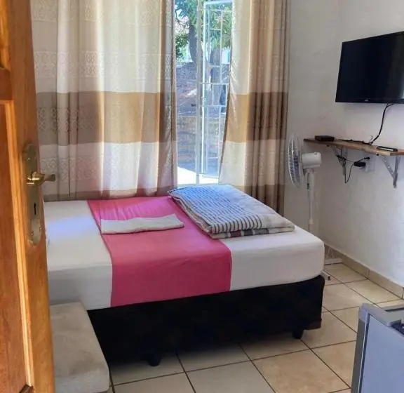 اتاق اکونومی, Thullyteams Guesthouse