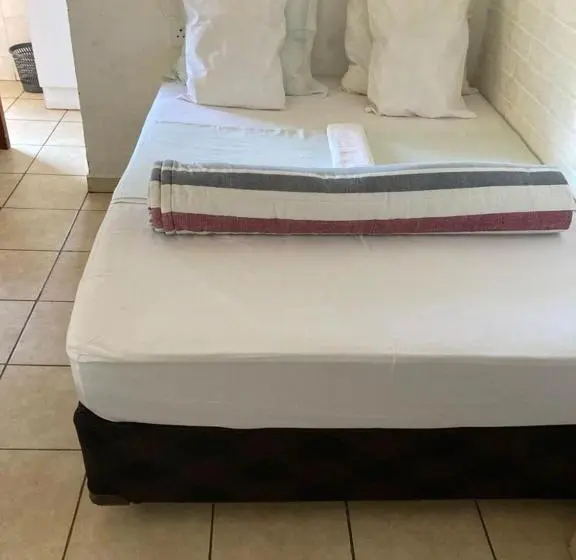 اتاق اکونومی, Thullyteams Guesthouse