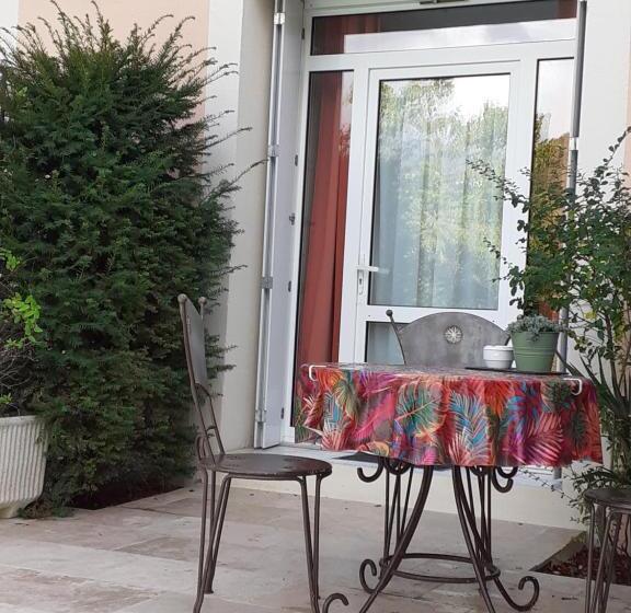 Трехместный Номер Стандарт Вид на Бассейн, La Casa Color